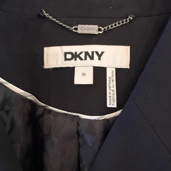 NWT DKNY Ruched-Sleeve Blazer - Picture 5 of 7